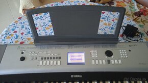 rezerovaný Yamaha DGX-520  keyboard + darujem knihu spevu - 6