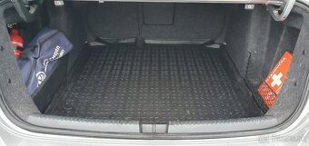 Volkswagen Jetta 2,0 TDI Highline manuál - 6