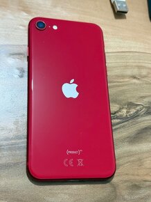 Predám Apple iPhone SE 2020 64GB RED male známky Používania - 6