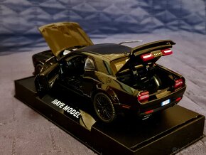 Dodge Challenger Hellcat (1:32) - 6