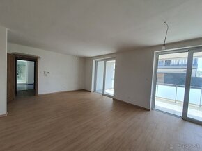 Nový 4 izb. byt 130 m2  s predzáhradkou 120 m2, 5 min. od - 6