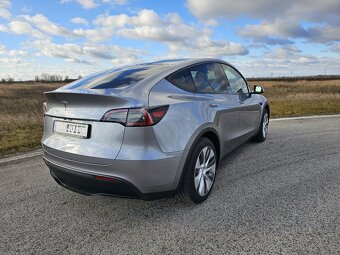 Tesla model Y - 6