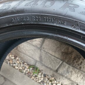 Predám zimné pneumatiky PIRELLI 315/40 R21 - 6