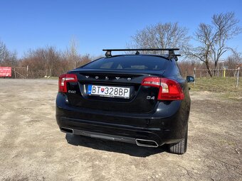 Volvo S60 Summum D4 - rv.2017 - 133KW- nezávislé kúrenie - 6