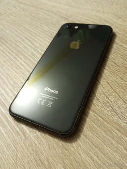 iPhone 8 / 128GB Super stav - 6