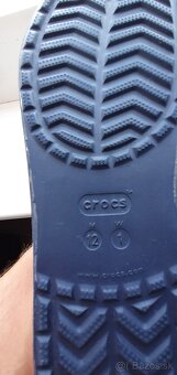 Predám nové šľapky CROCS, modré a čierne.veľkosť 45. - 6