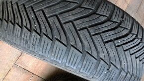 ZIMNÉ 215/55 R17 2ks MICHELIN a 4 ks BF-GOODRICH cca 5-6mm - 6