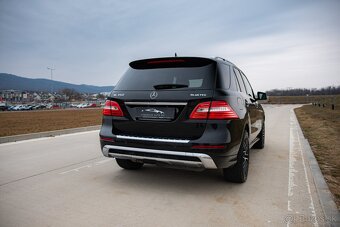 Mercedes-Benz ML350  4matic  V6 - 6