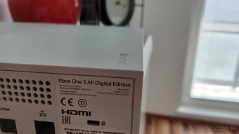 Xbox One S 1TB (All-Digital Edition) - 6