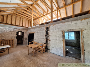 Priestranný dom v rekonštrukcii v krásnej dedinke Kamenica - 6