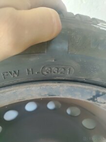 Predám zimné gumy značky Hankook icept rs2 185/60 r 15 5x100 - 6