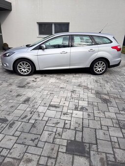 Ford Focus 1.6Tdci max vybava - 6