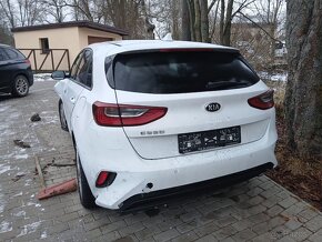 Predám havarované kia ceed. - 6