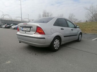 Ford Focus sedan 1.8i - 6