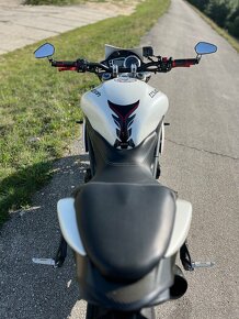 Triumph speed triple 1050 R - 6