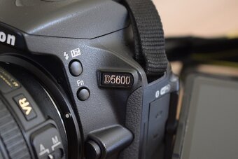 Nikon D5600 - wifi BT - dotyk. display AF VR objektiv 18-105 - 6