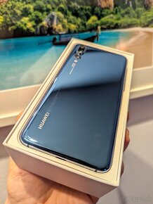 Huawei P20 Pro Midnight Blue so slúchadlami - 6