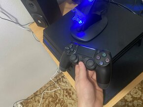 PS4 pro 1TB - 6