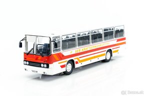 Ikarus 256, bielo/červený, "Kraftverkehr Zittau",mierka 1:43 - 6