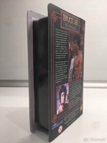 Figurka Bruce Lee, VHS styl obalu, limitka 4000 kusov - 6