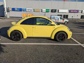 VW New Beetle 2.0 (žlto-čierny) - 6