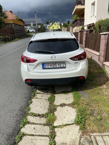 Predám mazdu 3 2.0 skyactiv biela perleť - 6