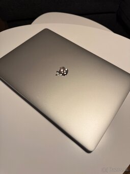 MacBook Pro 15-inch, 2018, i7, 16gb Ram, 500gb ssd - 6