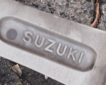 alu  kolesá   SUZUKI - 6