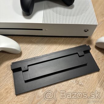 PREDANÉ Xbox One S 500GB + 3 ovládače + stojan - 6