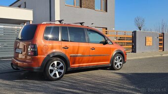 Volkswagen Touran 2.0 TDI DPF Cross DSG - 6