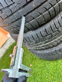 Predam zimne pneu Nokian 235/55R17 - 6