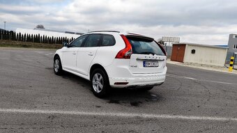 Volvo XC60 D4 Kinetic Geartronic AWD - 6