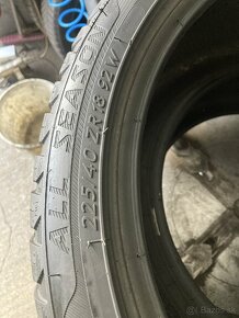 Celoročné  pneu 2ks 225/40R18 viem aj prezuť - 6