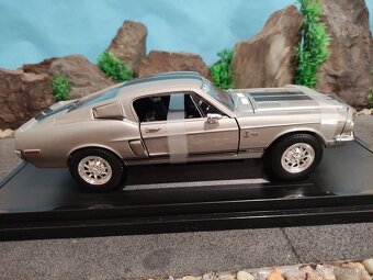 prodám model 1:18 shelby GT 500KR 1968 - 6