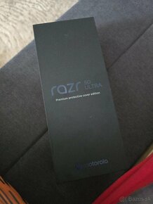 Razr 50 Ultra 512 GB zelený - 6