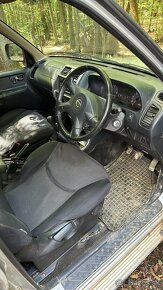 Rozpredam nissan terrano 2.7 tdi - 6