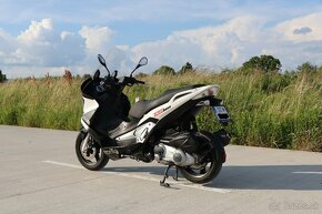 Aprilia SR Max 300 vo vybornom stave - 6