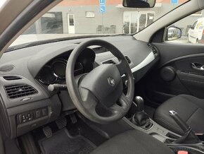 Renault Fluence 1.6i 16V Rozpredám 60.000km - 6