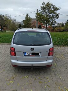 Volkswagen touran 1.9 TDI rok výroby 2009 - 6