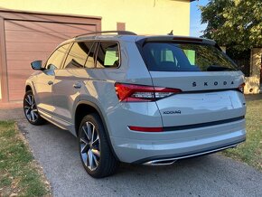 Kodiaq Sportline 4x4 7miest Nardo Grey Virtual Pano 83t. km - 6