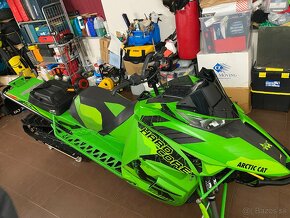 Snežný skúter Arctic Cat Hardcore M8000 162 2017 - 6