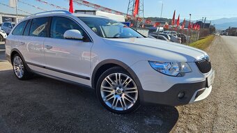 Škoda Superb Combi Scout 2.0 TDI 4x4 140k DSG - 6