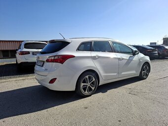 HYUNDAI i30 - 6