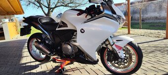 Honda VFR 1200F - 6