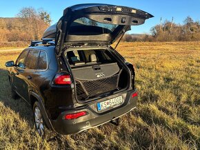 Predám Jeep Cherokee - 6