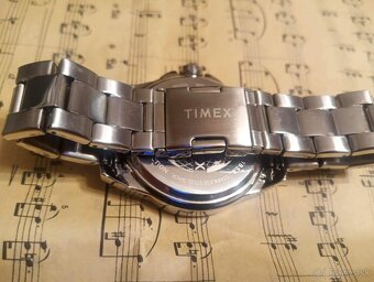 Krásne veľké pánske hodinky Timex - 6