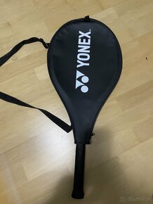 Predam raketu Yonex EZONE Tour 98 - 6