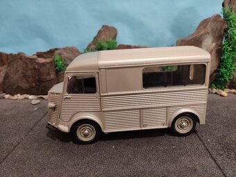 Prodám model 1:18 Citroen HY - 6