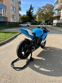 YAMAHA R6 - 6