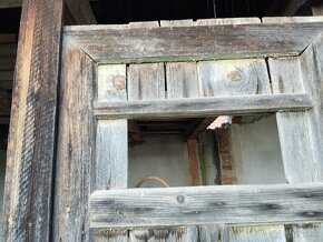 Staré drevené dvere s kľučkou - 6